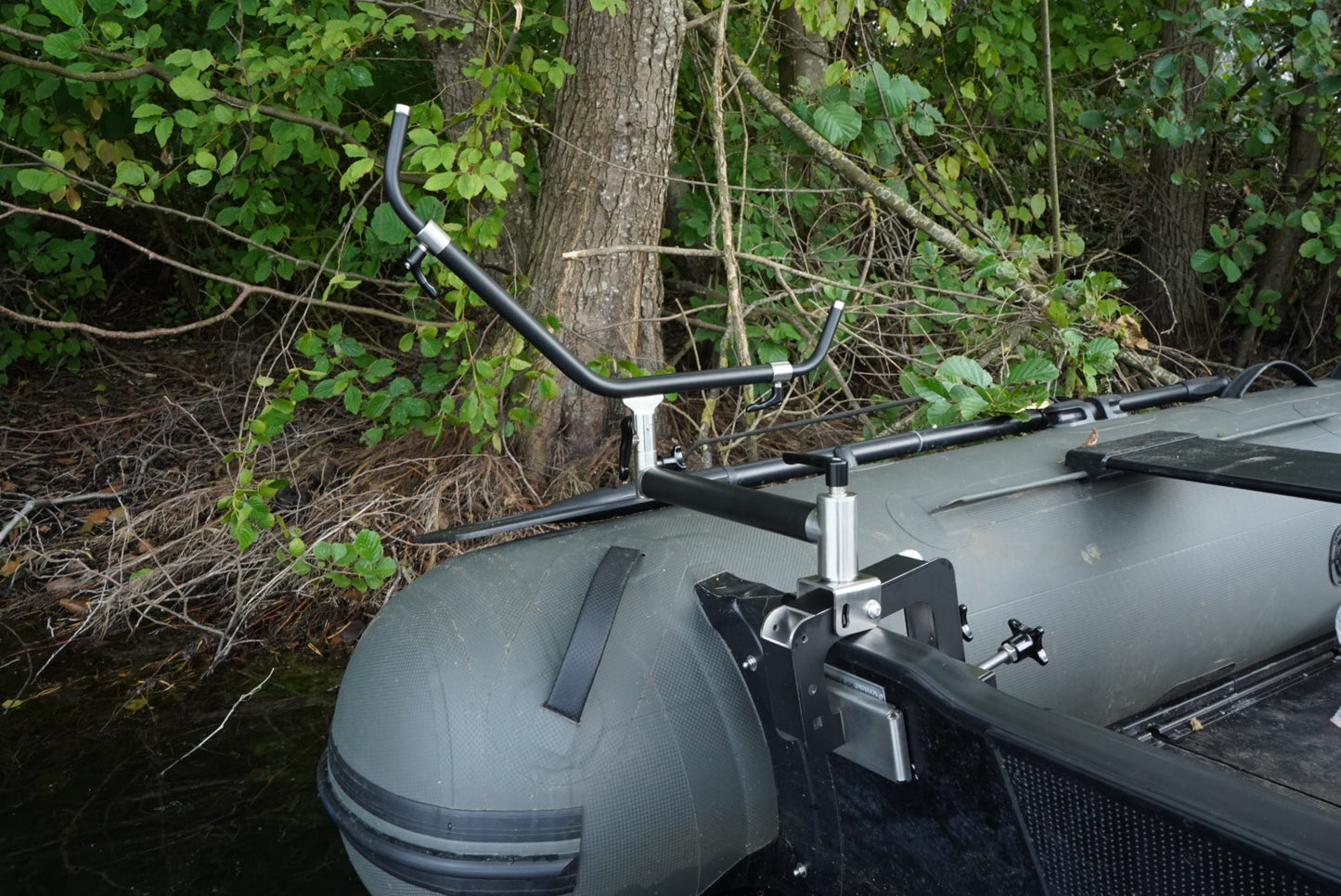 V1 Clamp Mount Boom L Black Klemmhalterung Bootshalterung