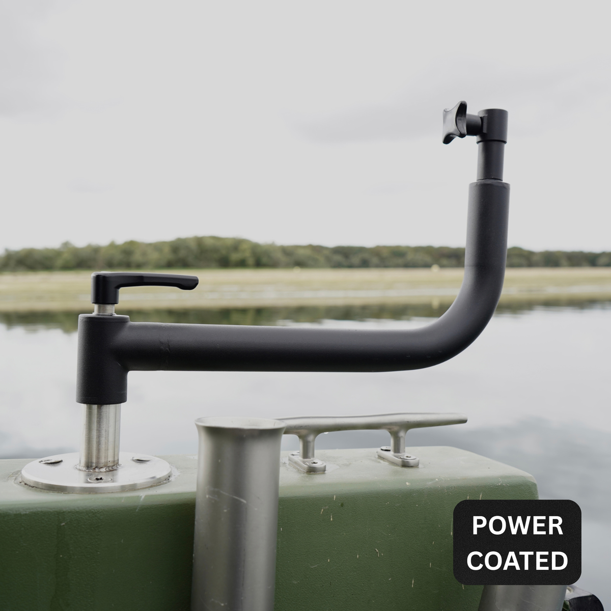 V1 Marine Bracket Curved High - schwarz pulverbeschichtet